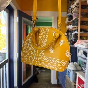 cross body/shoulder bag/ removable strap. NWOT.